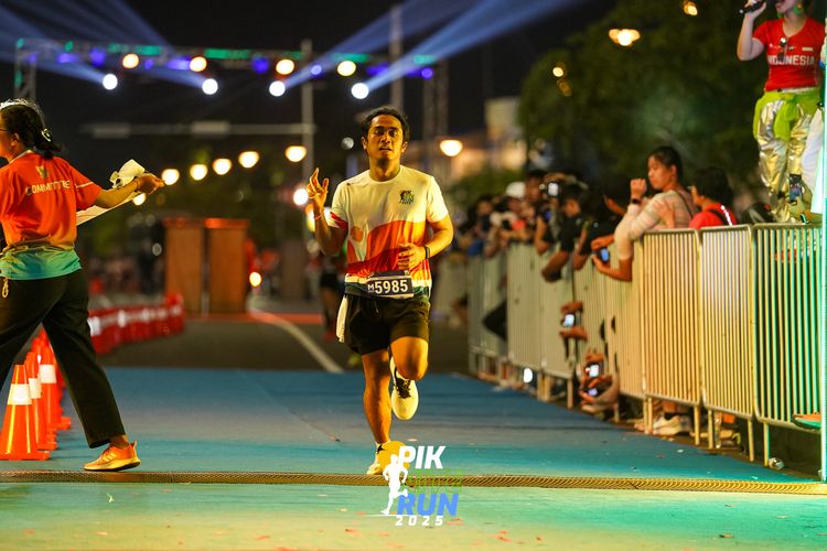 Race photo from PIK NITE RUN 2025
