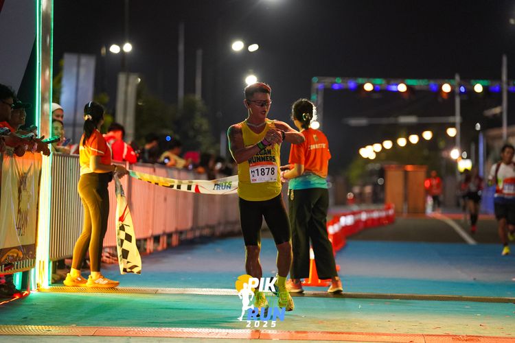 Race photo from PIK NITE RUN 2025