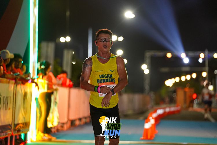 Race photo from PIK NITE RUN 2025