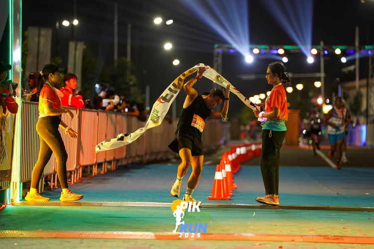 Race photo from PIK NITE RUN 2025