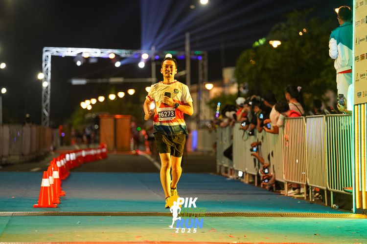 Race photo from PIK NITE RUN 2025