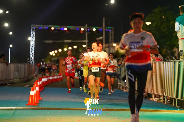 Race photo from PIK NITE RUN 2025