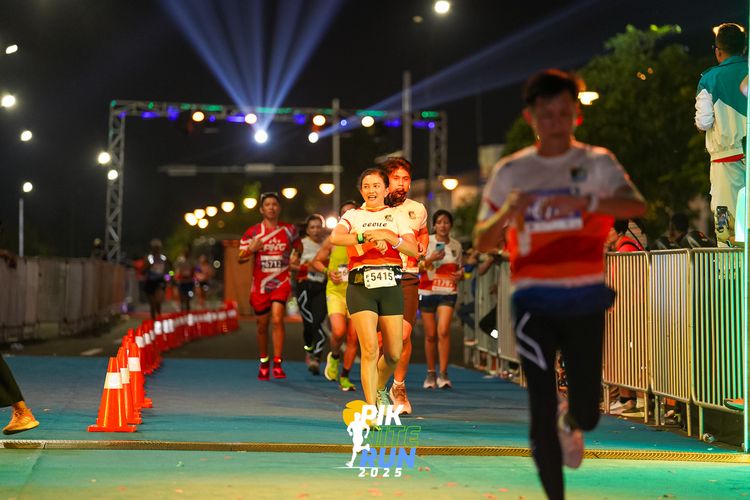 Race photo from PIK NITE RUN 2025