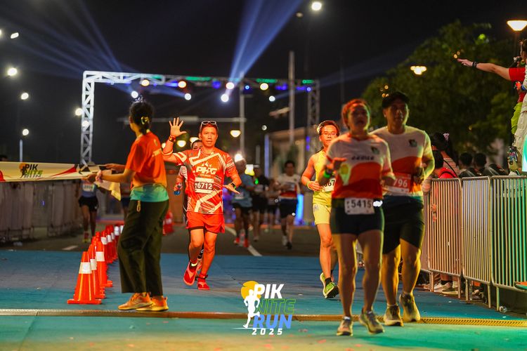 Race photo from PIK NITE RUN 2025