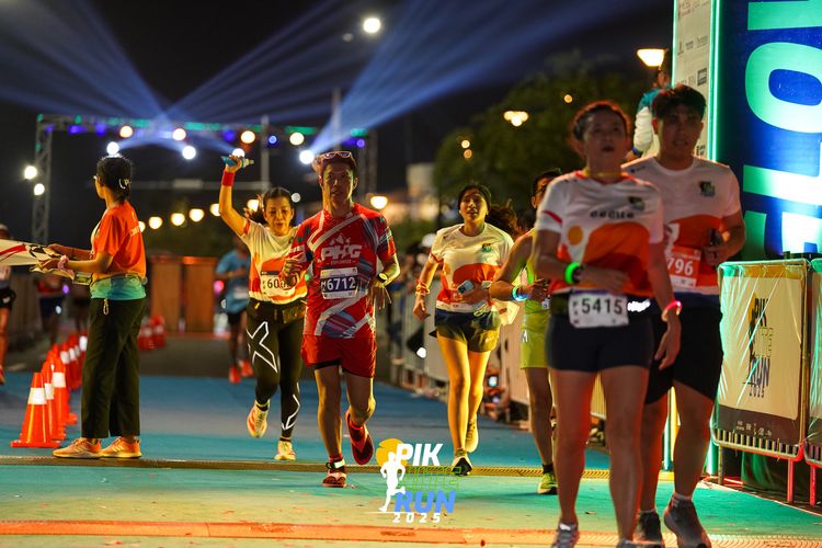 Race photo from PIK NITE RUN 2025