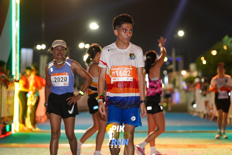 Race photo from PIK NITE RUN 2025