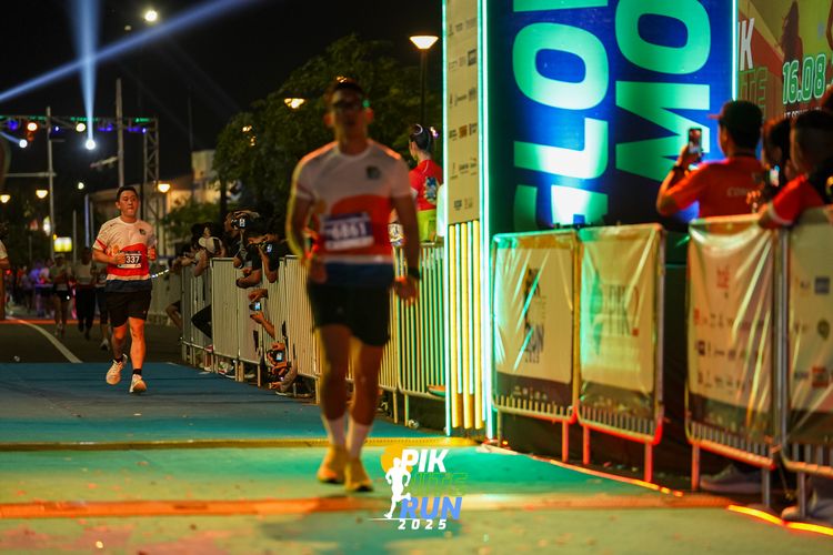 Race photo from PIK NITE RUN 2025
