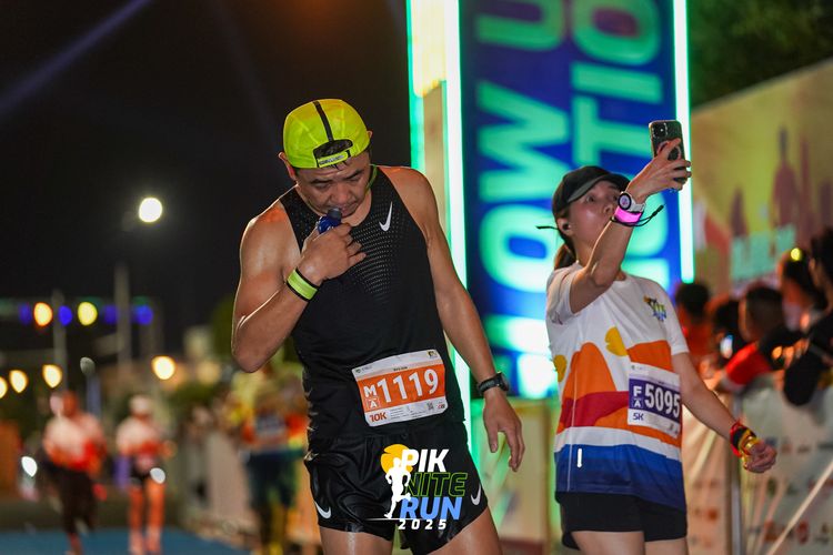 Race photo from PIK NITE RUN 2025
