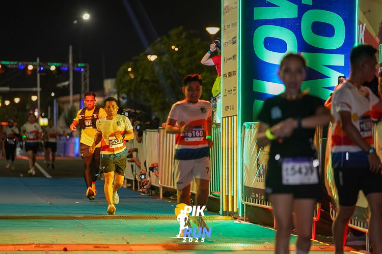 Race photo from PIK NITE RUN 2025