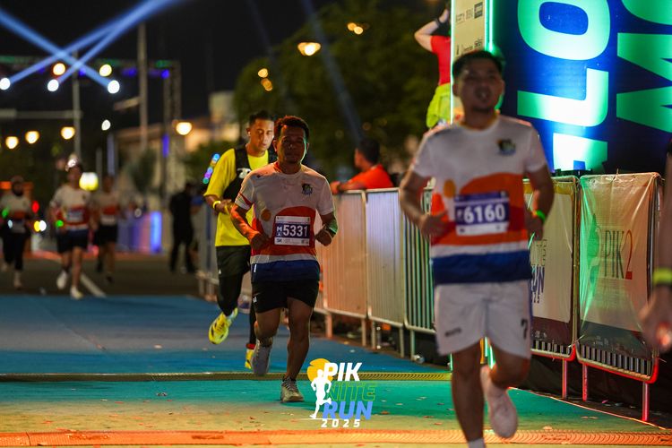 Race photo from PIK NITE RUN 2025