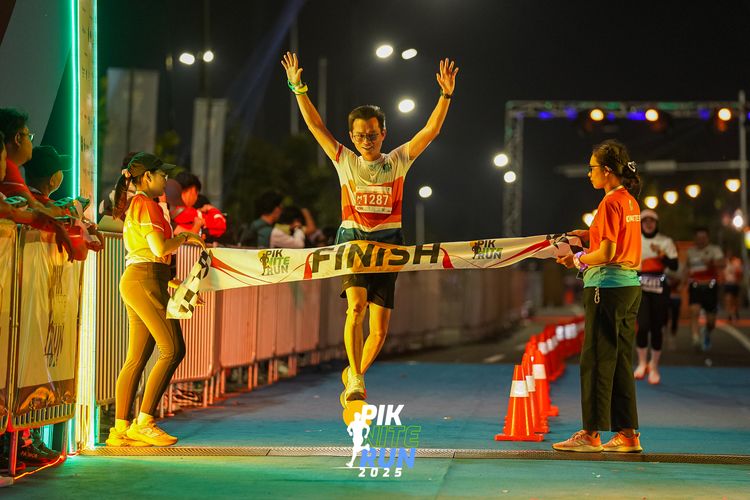 Race photo from PIK NITE RUN 2025