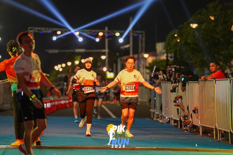 Race photo from PIK NITE RUN 2025
