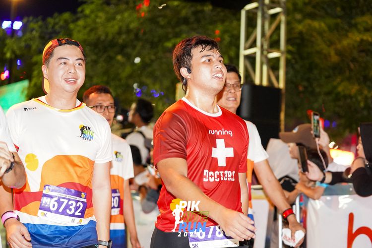 Race photo from PIK NITE RUN 2025