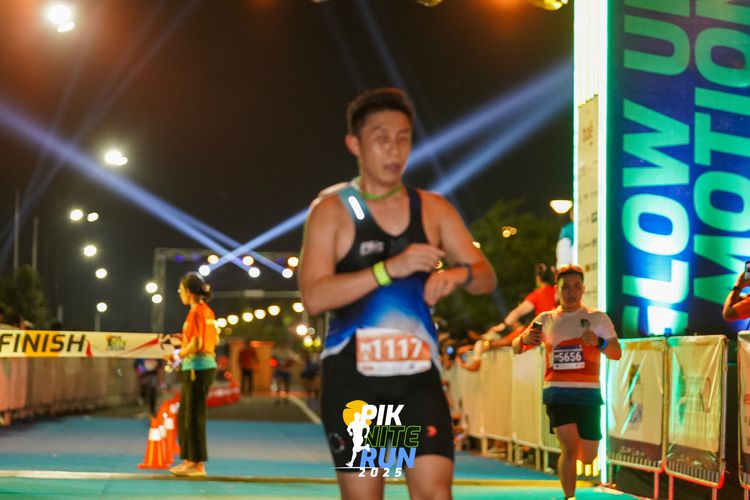 Race photo from PIK NITE RUN 2025
