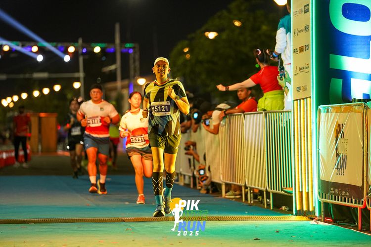 Race photo from PIK NITE RUN 2025