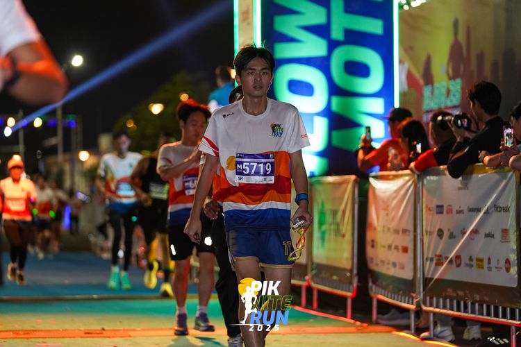 Race photo from PIK NITE RUN 2025