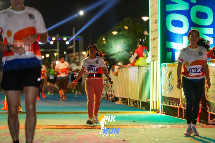 Race photo from PIK NITE RUN 2025
