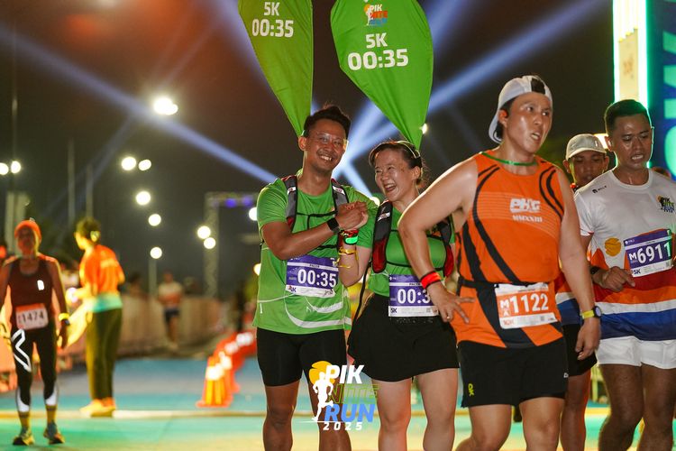 Race photo from PIK NITE RUN 2025