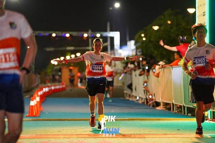 Race photo from PIK NITE RUN 2025