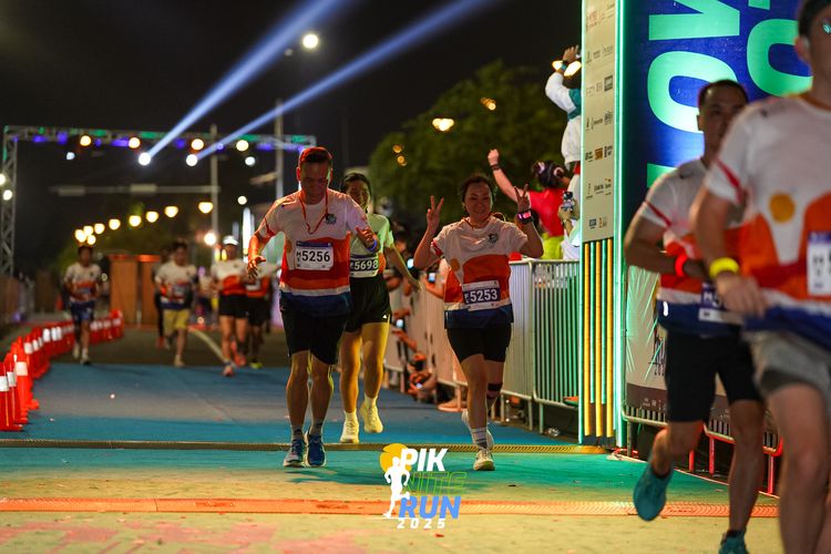 Race photo from PIK NITE RUN 2025
