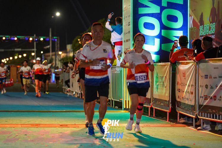 Race photo from PIK NITE RUN 2025