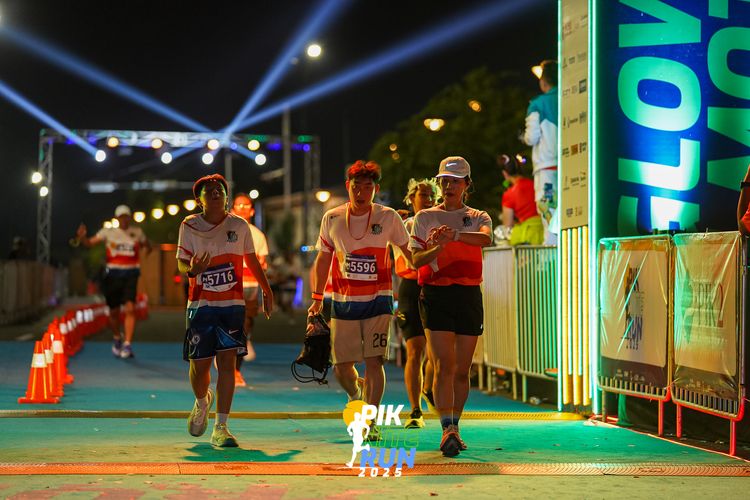 Race photo from PIK NITE RUN 2025