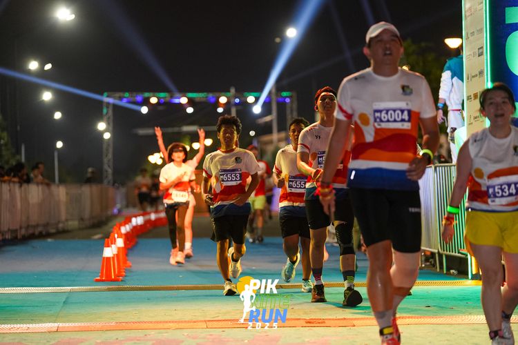 Race photo from PIK NITE RUN 2025