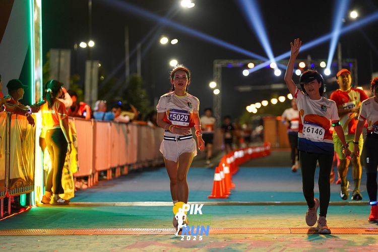Race photo from PIK NITE RUN 2025