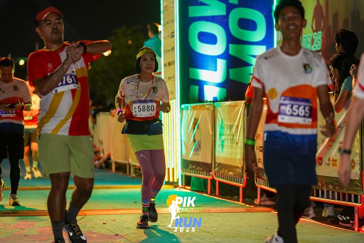 Race photo from PIK NITE RUN 2025