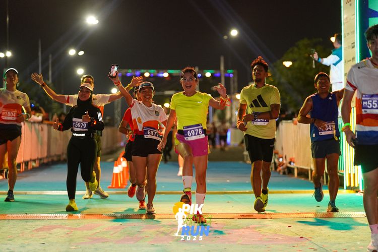 Race photo from PIK NITE RUN 2025