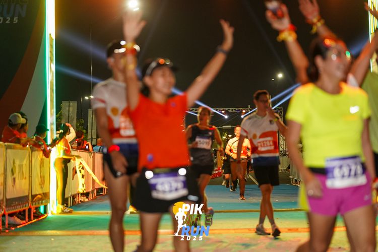 Race photo from PIK NITE RUN 2025