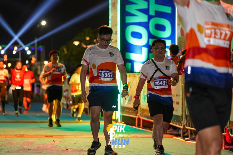 Race photo from PIK NITE RUN 2025