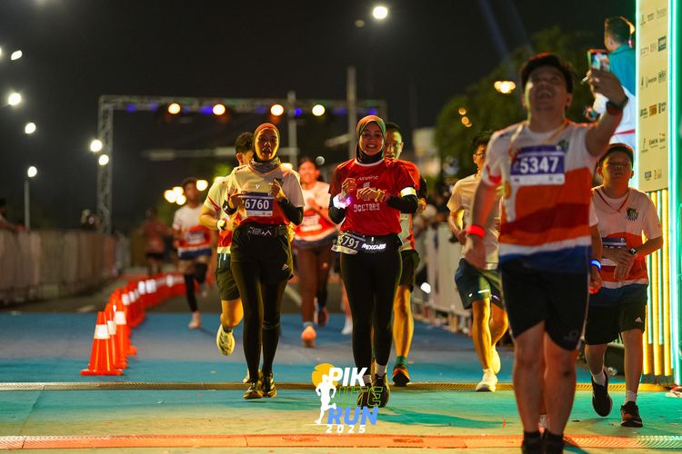 Race photo from PIK NITE RUN 2025
