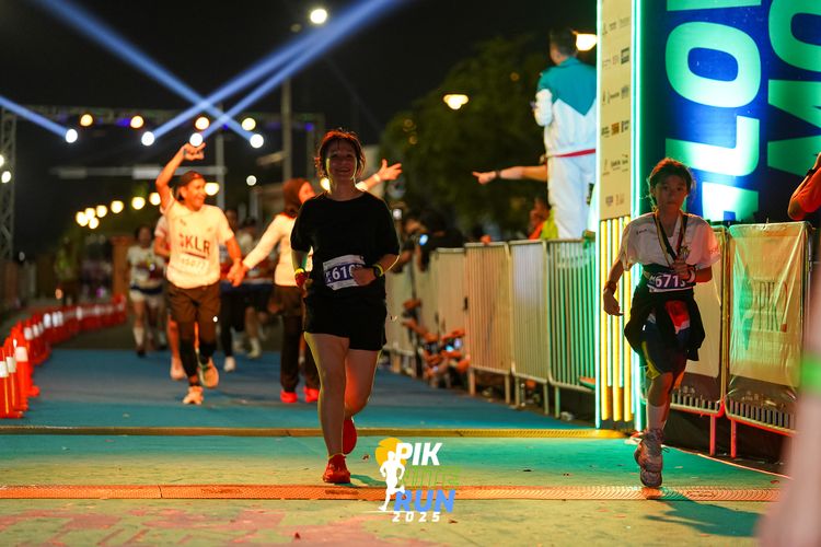 Race photo from PIK NITE RUN 2025