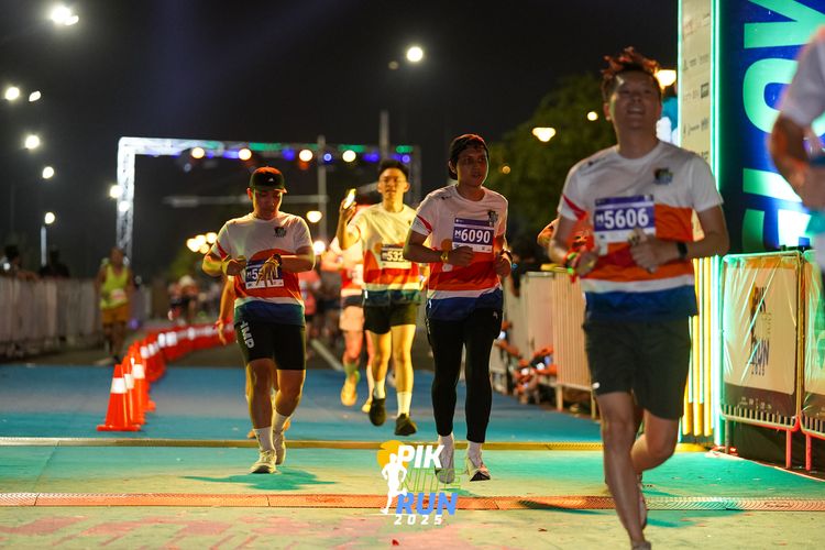 Race photo from PIK NITE RUN 2025