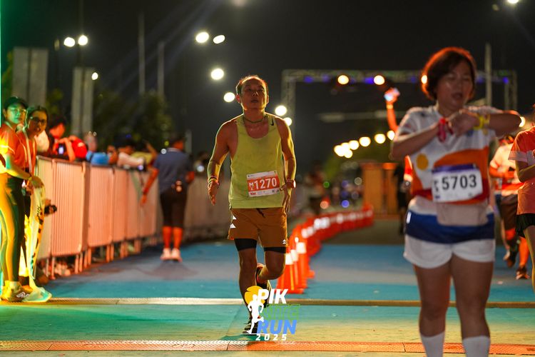 Race photo from PIK NITE RUN 2025