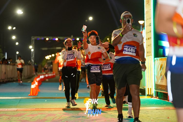 Race photo from PIK NITE RUN 2025