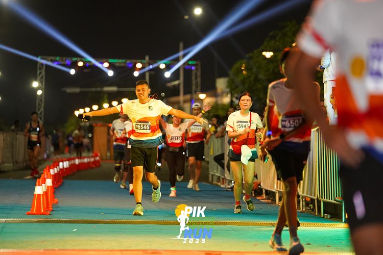 Race photo from PIK NITE RUN 2025