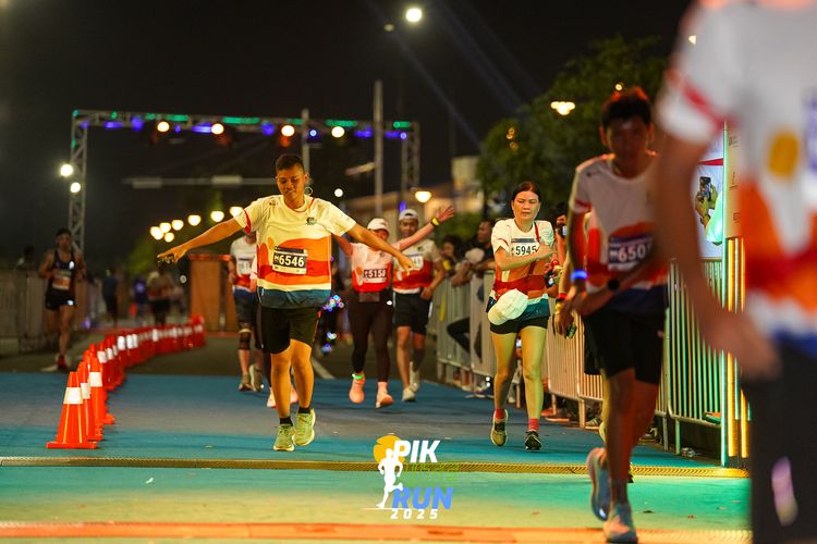 Race photo from PIK NITE RUN 2025
