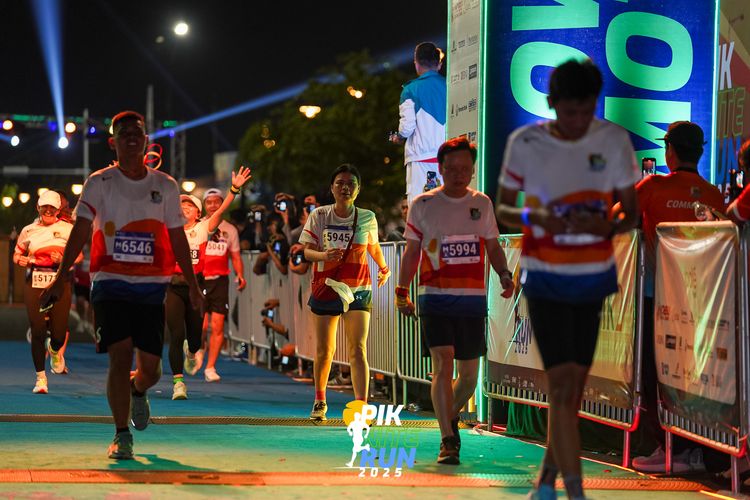 Race photo from PIK NITE RUN 2025