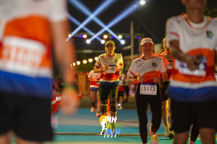 Race photo from PIK NITE RUN 2025