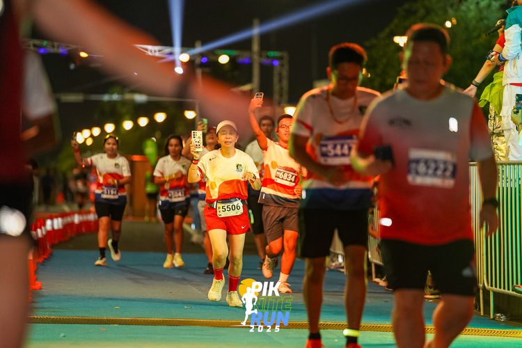 Race photo from PIK NITE RUN 2025