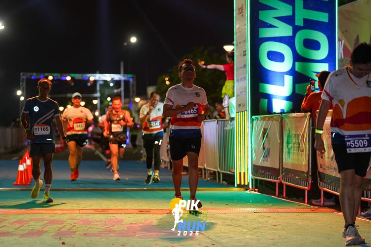 Race photo from PIK NITE RUN 2025