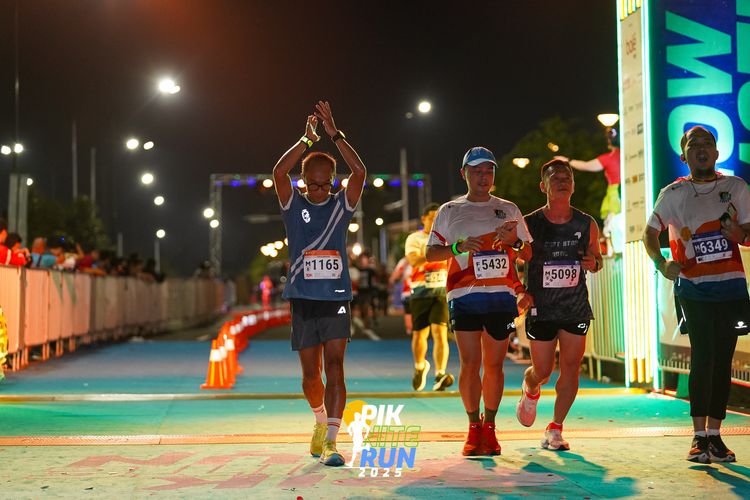 Race photo from PIK NITE RUN 2025