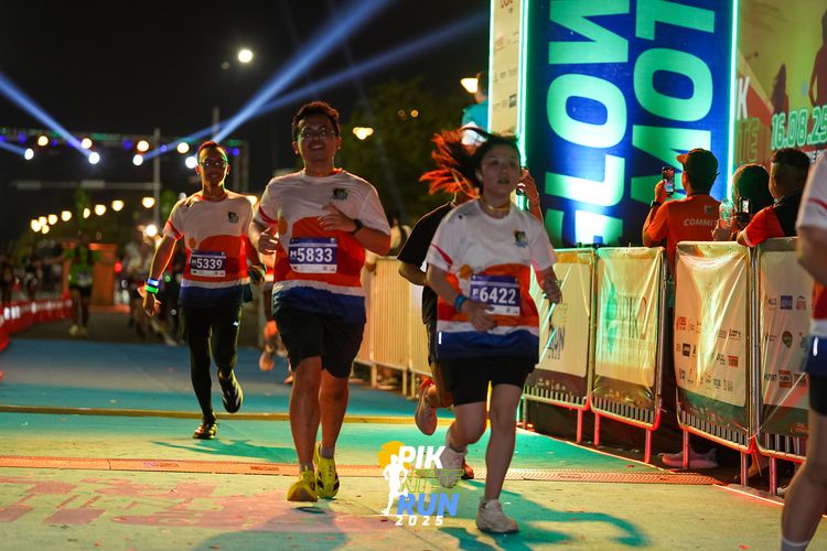 Race photo from PIK NITE RUN 2025