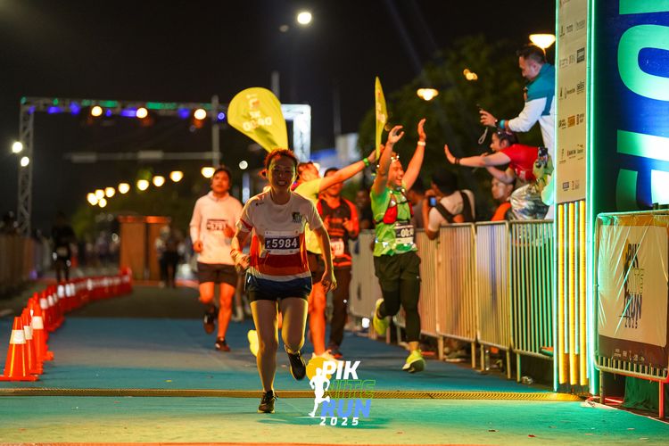 Race photo from PIK NITE RUN 2025