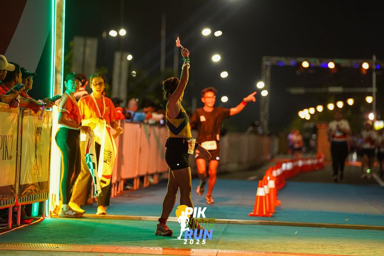 Race photo from PIK NITE RUN 2025