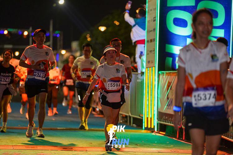 Race photo from PIK NITE RUN 2025