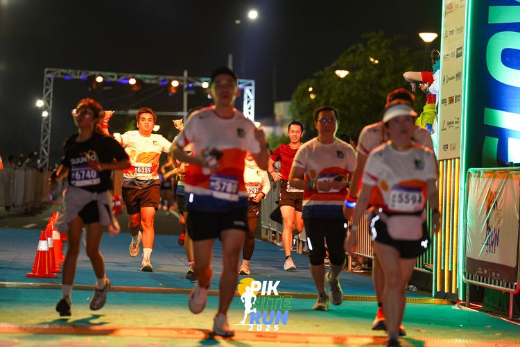 Race photo from PIK NITE RUN 2025