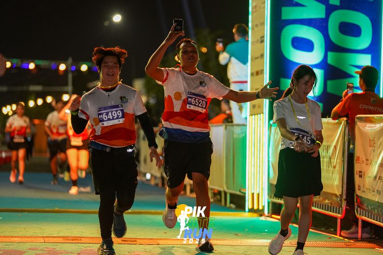 Race photo from PIK NITE RUN 2025